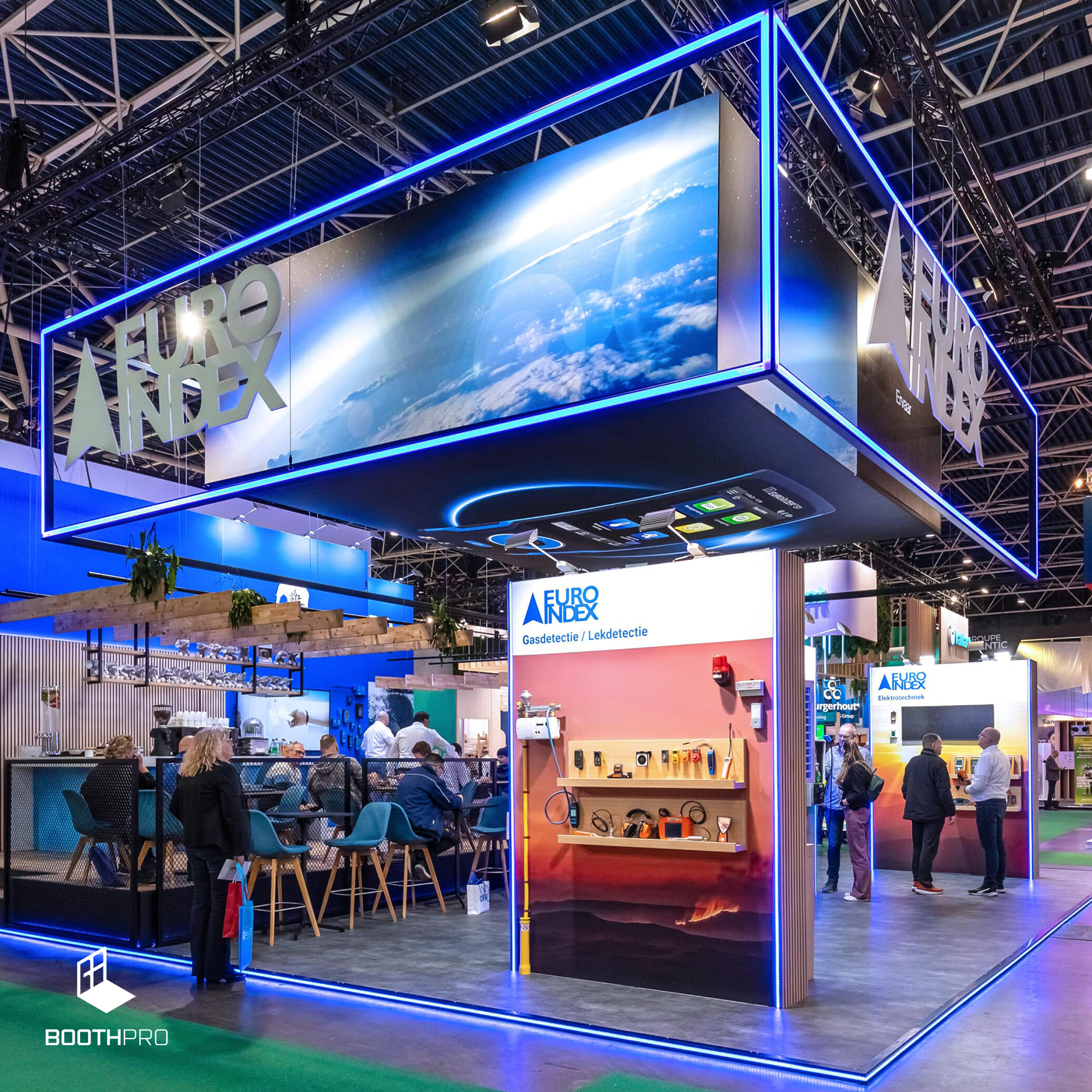 gian hang trien lam viet stock_6