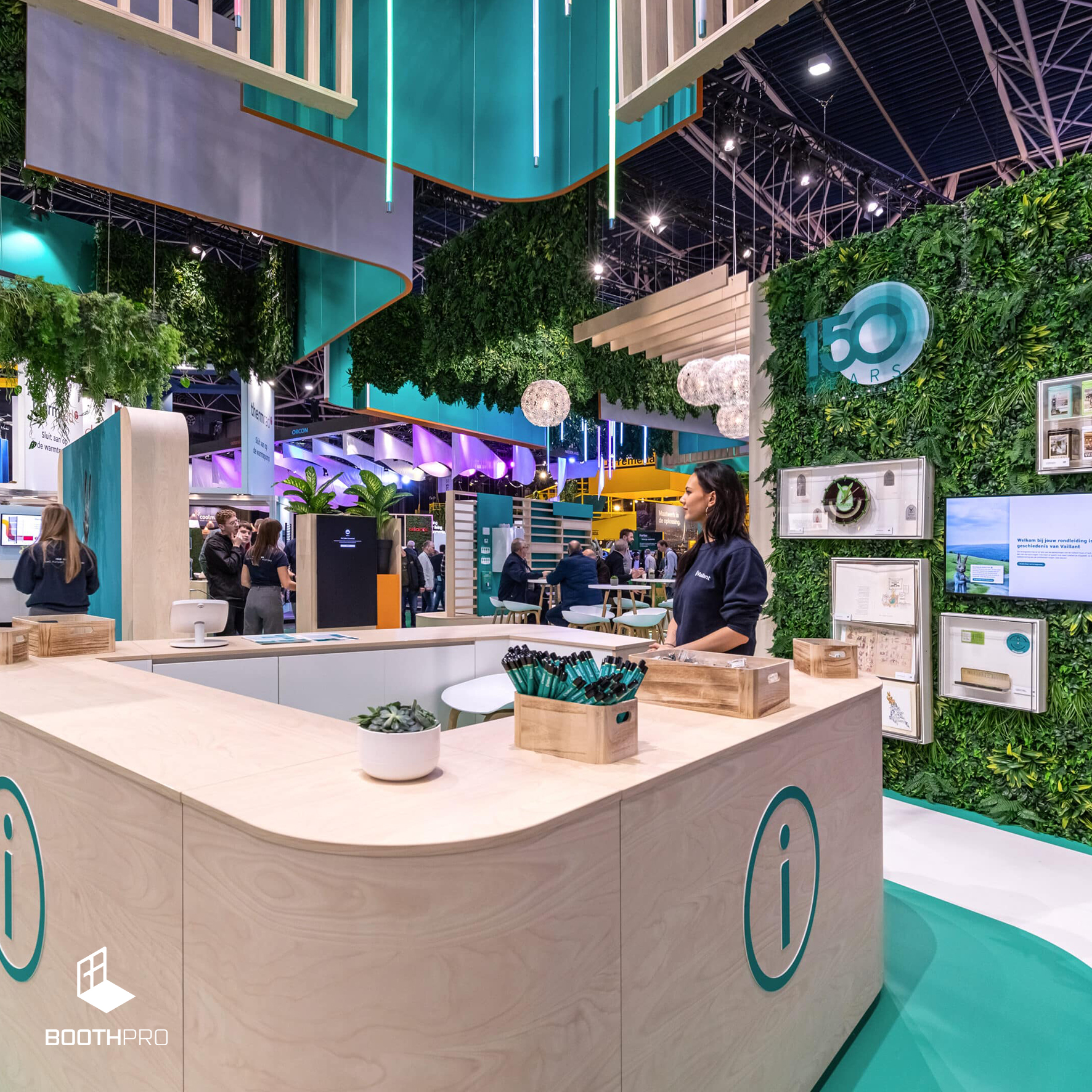 gian hang trien lam viet stock_9