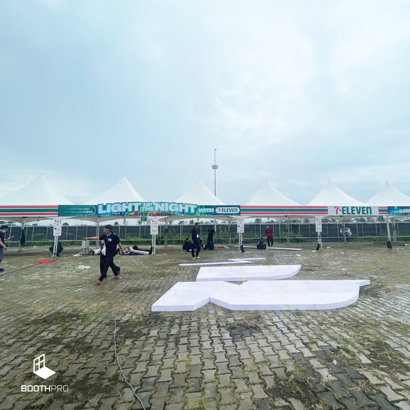 thi cong gian hang tieu chuan ngoai troi_4